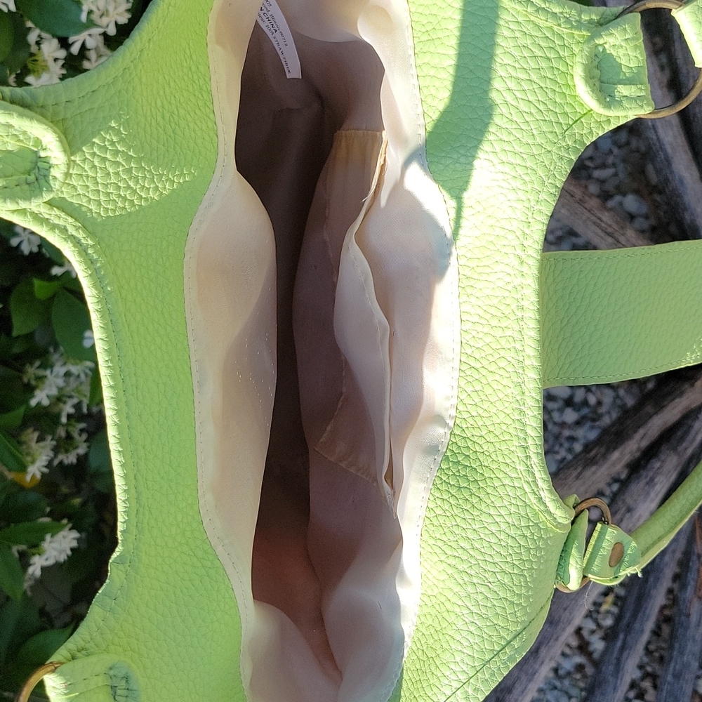 Straw and leather Tote/Purse Yellow Straw and Light Green Top Snap Closure - Picture 3 of 7